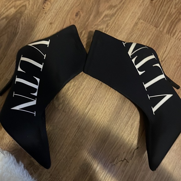 Valentino heels lightly worn - Picture 3 of 4